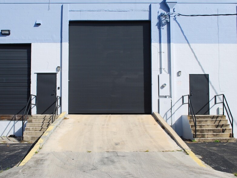 More Photos Of 1100 25th St, West Palm Beach Warehouse For Lease