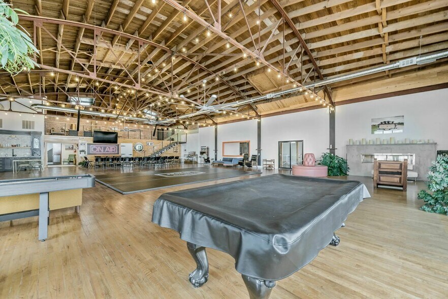 More Photos Of 701 SE 10th Ave, Amarillo Bar For Sale