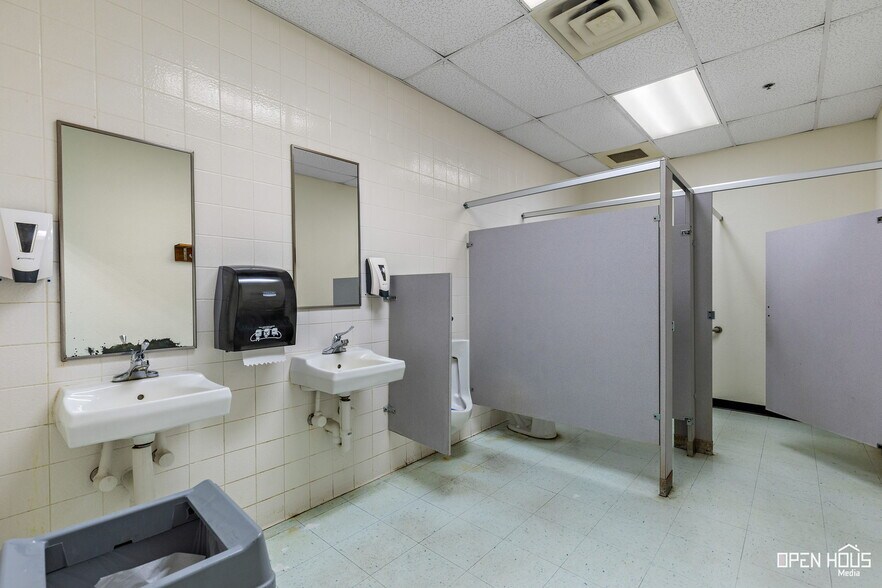 More Photos Of 2813 Central Fwy E, Wichita Falls Industrial For Sale
