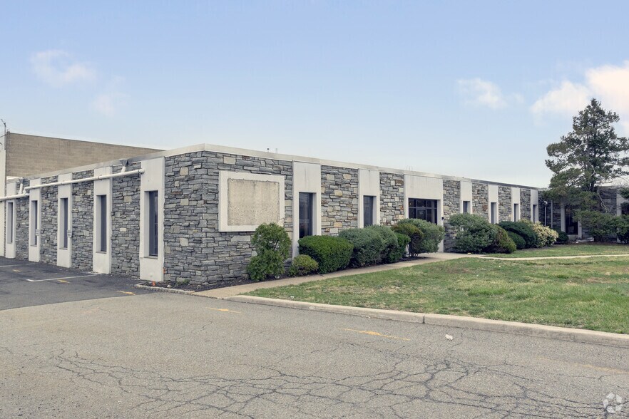 More Photos Of 140-142 Clinton Rd, Fairfield Warehouse For Lease