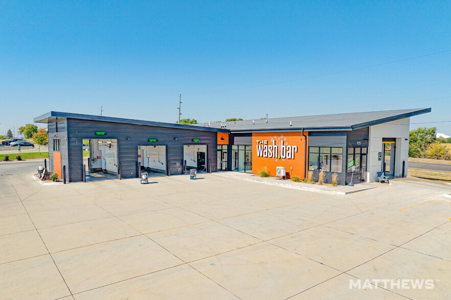 Primary Photo Of 1125 Fountains Way, Cedar Falls Carwash For Sale