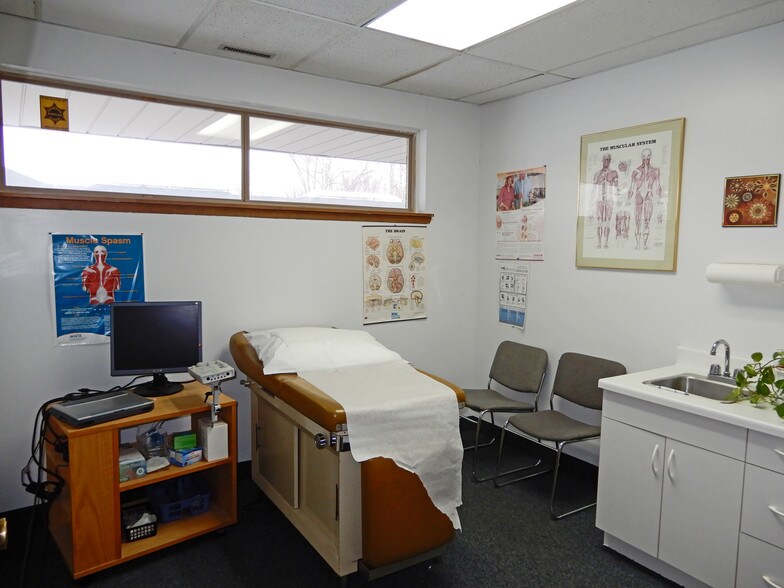 More Photos Of 25400-25430 Goddard Rd, Taylor Medical For Sale