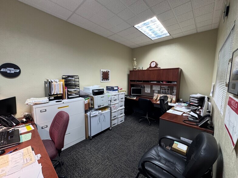 More Photos Of 223 E Main Ave, Bismarck Showroom For Sale