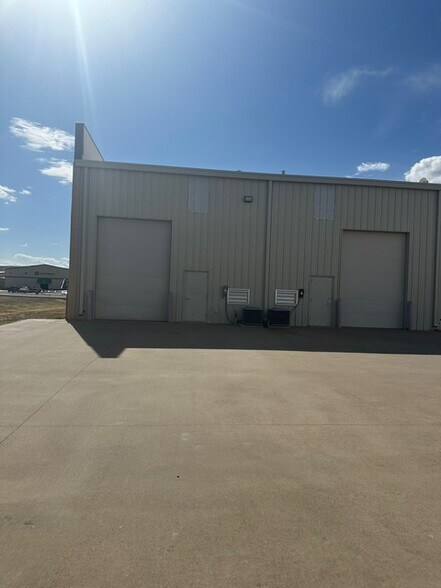 More Photos Of 100 Success Blvd, Dumas Flex For Lease