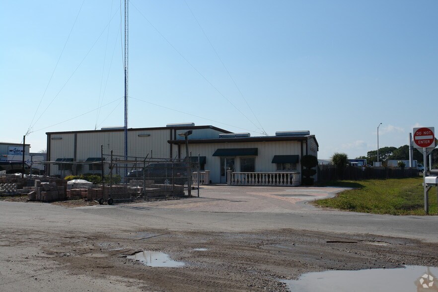 More Photos Of 2560 Whitfield Ave, Sarasota Warehouse For Sale
