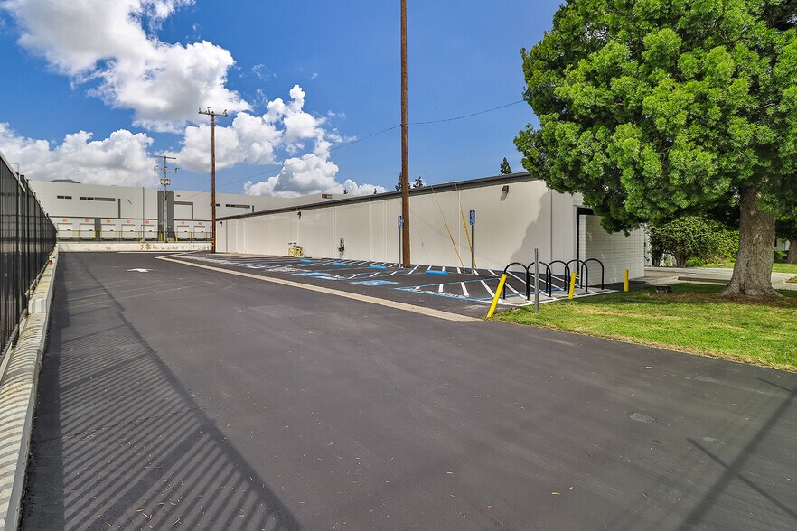 More Photos Of 12740 San Fernando Rd, Sylmar Warehouse For Lease