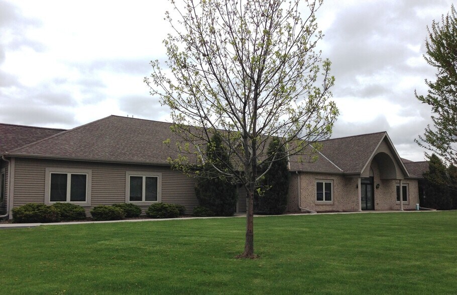 Primary Photo Of 6220 S 108th St, Hales Corners Office For Lease