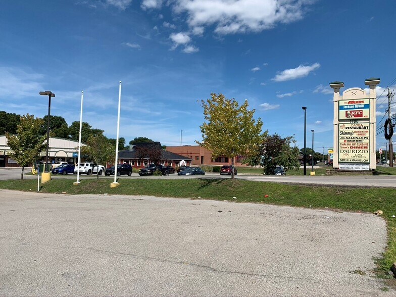 More Photos Of 1780 Ridge Rd E, Rochester Unknown For Lease