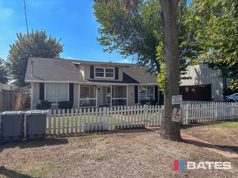 More Photos Of 7712 Ronnie Dr, Dallas Warehouse For Sale