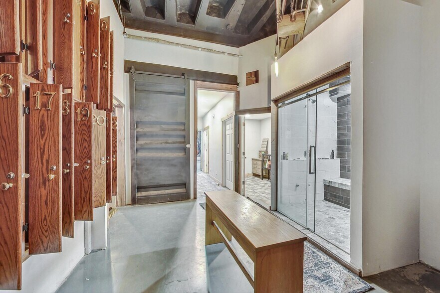 More Photos Of 3693-3705 W Grand Ave, Chicago Warehouse For Sale