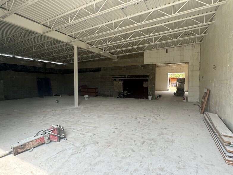 More Photos Of 5625 Babcock Rd, San Antonio Light Distribution For Lease