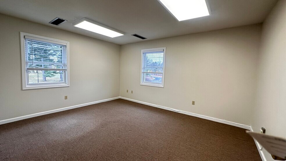 More Photos Of 10 Gatehouse Rd, Amherst Medical For Lease