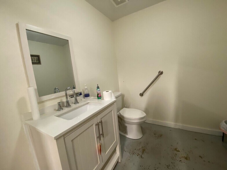 More Photos Of 1411 MS-15, Ellisville Flex For Sale