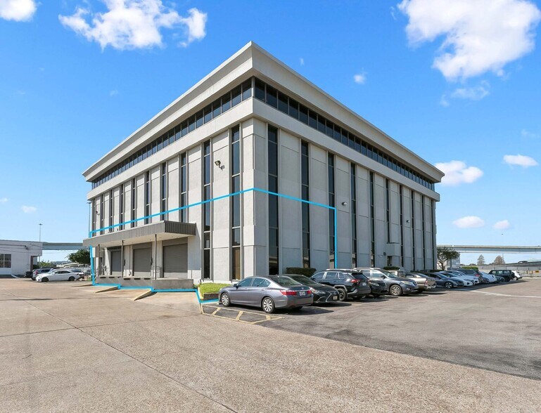 More Photos Of 3131 N I-10 Service Rd E, Metairie Office For Lease