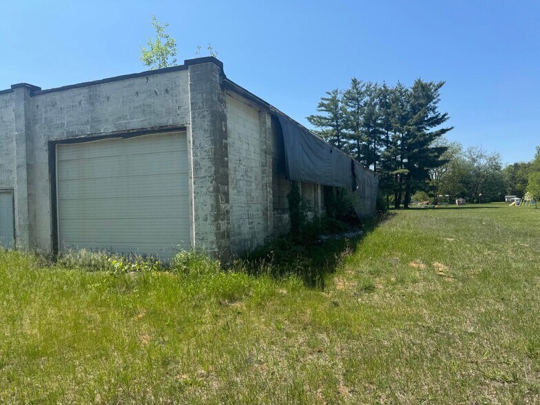 More Photos Of 5860 W Saginaw Rd, Coleman General Retail For Sale