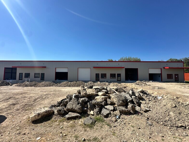 More Photos Of 13807 Bulverde Rd, San Antonio Flex For Sale