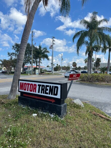 More Photos Of 2000 Principal Row, Orlando Freestanding For Lease