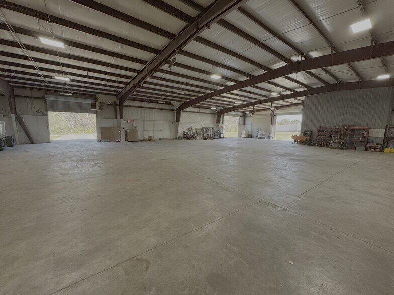 More Photos Of 205 Industrial Dr, Copperhill Manufacturing For Lease