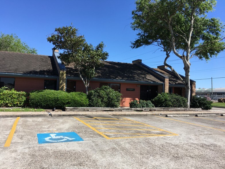 More Photos Of 5866 S Staples St, Corpus Christi Office For Lease