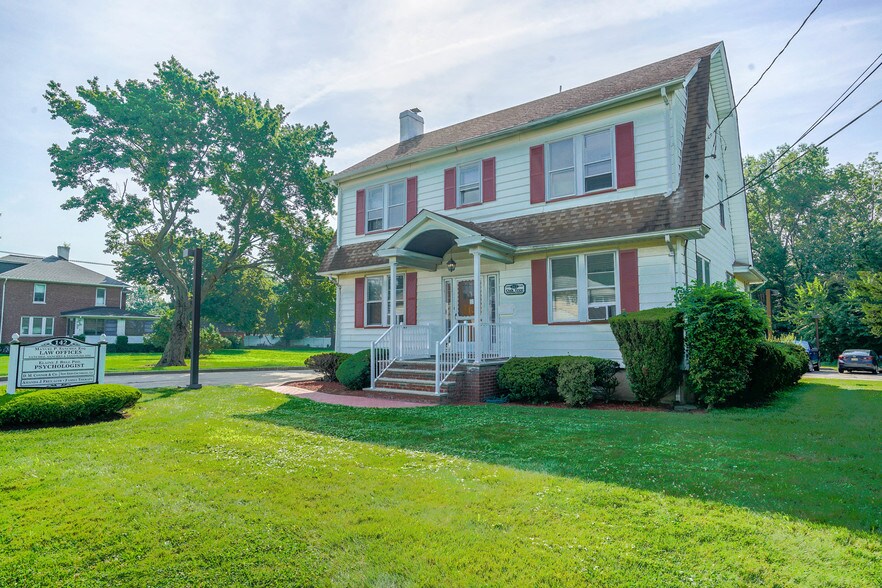 More Photos Of 142 Oak Tree Ave, South Plainfield Office For Lease