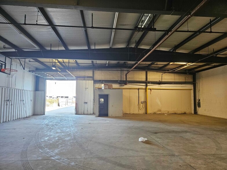 More Photos Of 3317 Inwood Rd, Dallas Auto Repair For Lease
