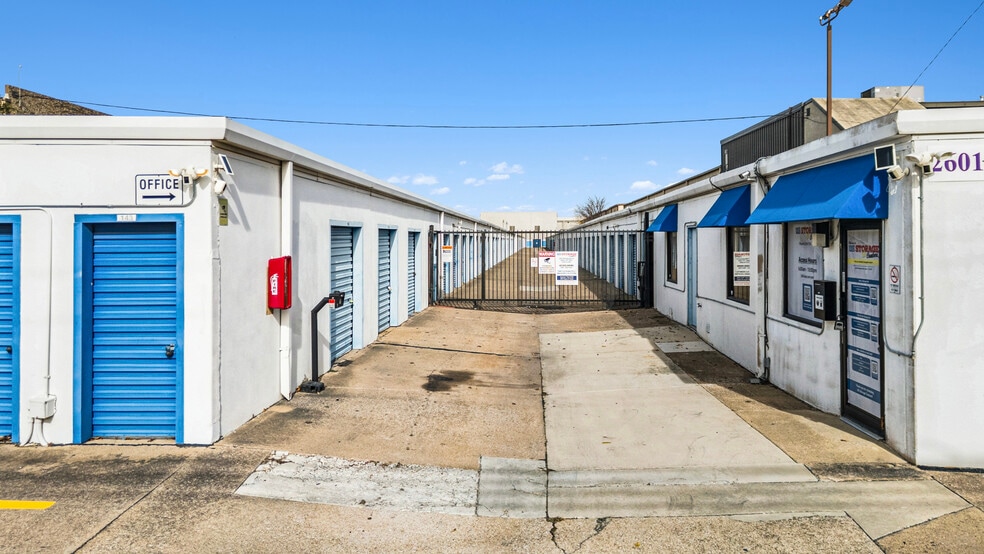 More Photos Of 2601 Willowbrook Rd, Dallas Self Storage For Sale