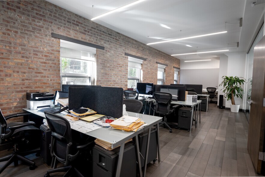 More Photos Of 6127 S University Ave, Chicago Coworking Space