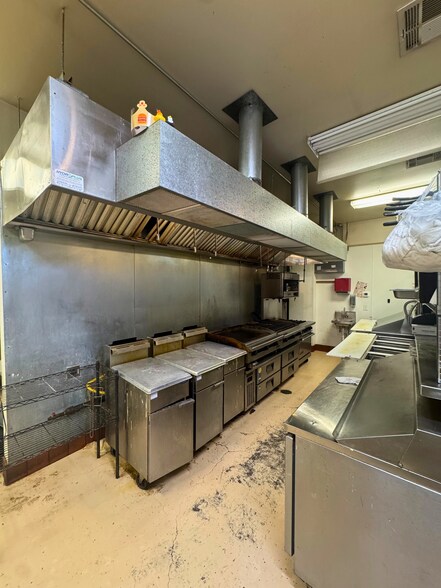 More Photos Of 105 Willis St, Leander Restaurant For Sale