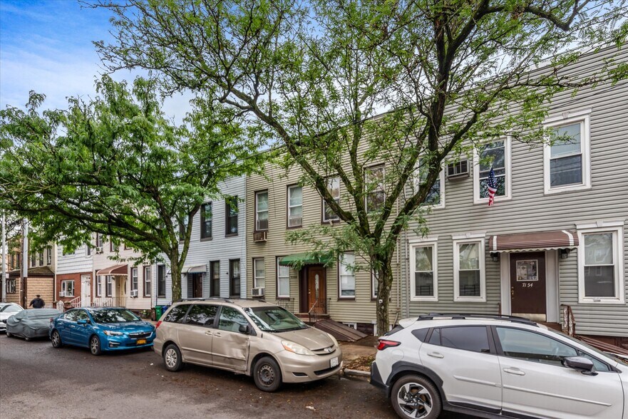 More Photos Of 7158 69th Pl, Glendale Apartments For Sale