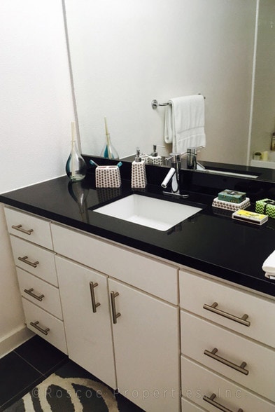 More Photos Of 1010 S Flores St, San Antonio Apartments For Lease