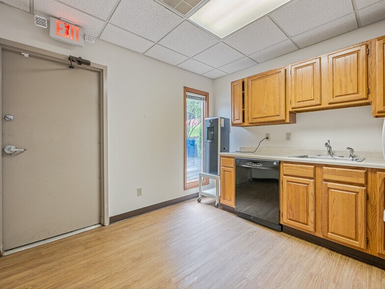 More Photos Of 6 Brooklet St, Asheville Medical For Lease