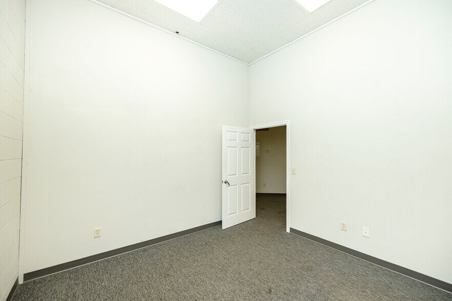 More Photos Of 226 E Ross St, Clearwater Freestanding For Sale