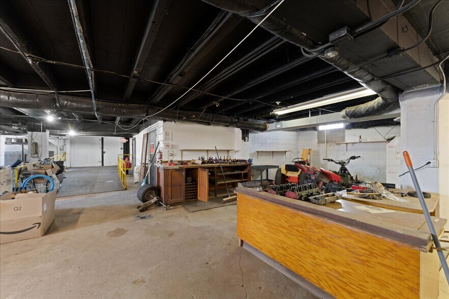 More Photos Of 203 Ellis St, Kewaunee Office For Sale