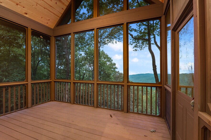 More Photos Of 243 Ridgeline Dr, Brevard Specialty For Sale