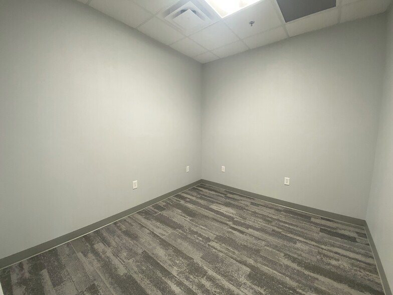 More Photos Of 1890 N Stonebridge Dr, McKinney Medical For Sale