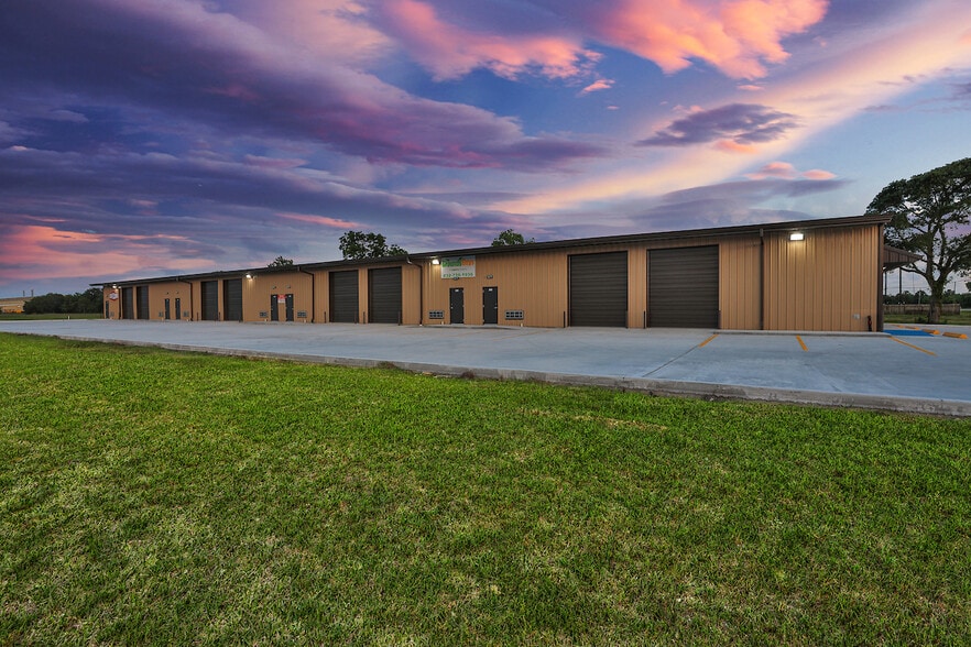 More Photos Of 5517 Fm 2004 Rd, Hitchcock Industrial For Lease