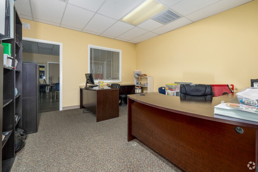 More Photos Of 11820 Huffmeister Rd, Houston Office For Sale