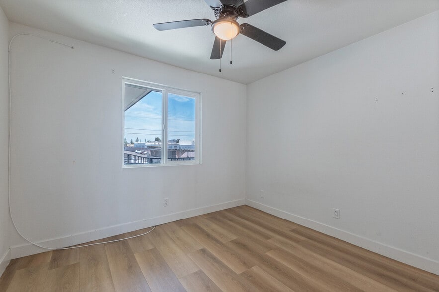 More Photos Of 2719 W Maryland Ave, Phoenix Apartments For Sale