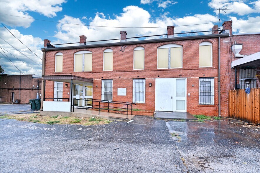 More Photos Of 109-111 N River St, Seguin Office For Sale