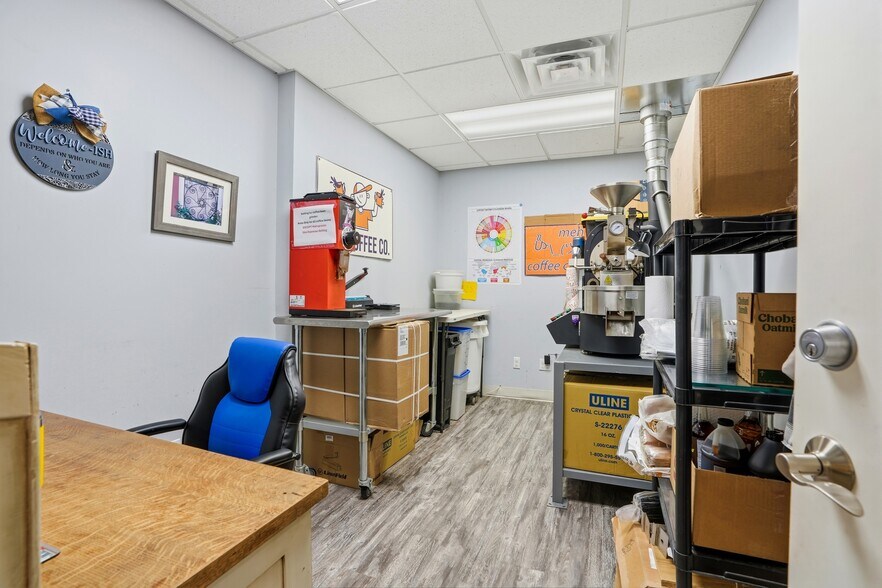 More Photos Of 409 S Main St, Rochester Storefront For Sale