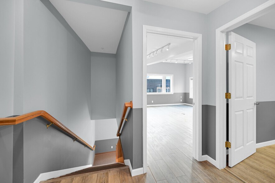 More Photos Of 170-172 Spring St, Newton Office For Sale