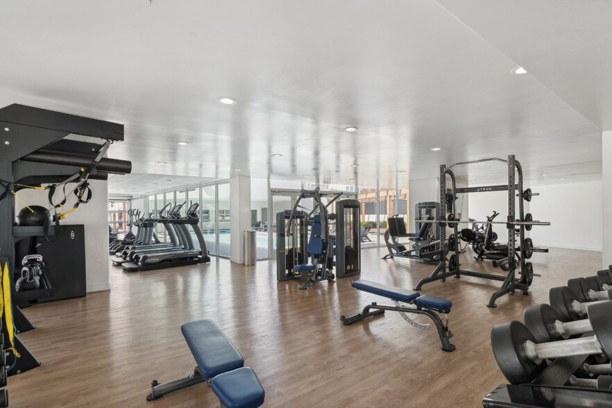 More Photos Of 300 S Santa Fe Ave, Los Angeles Apartments For Lease