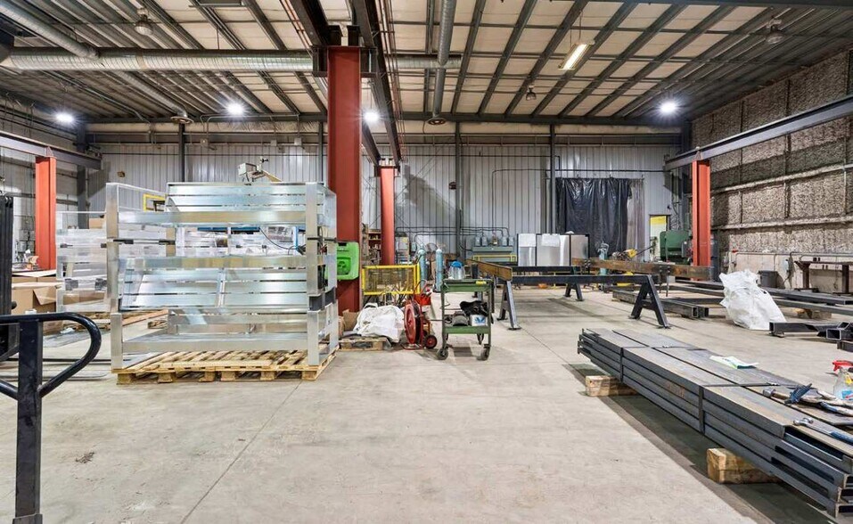 More Photos Of 51 Covington St, Hamilton Warehouse For Sale