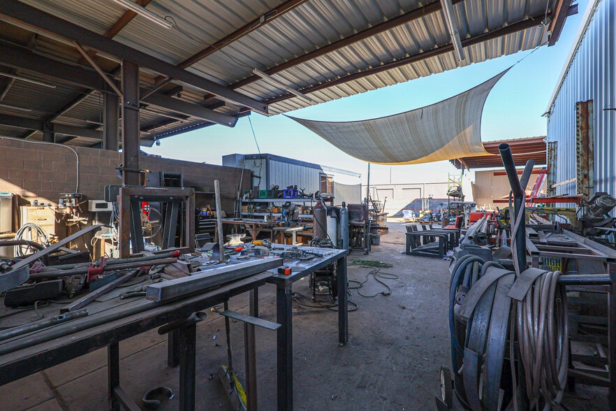 More Photos Of 236 S Alma School Rd, Mesa Showroom For Sale