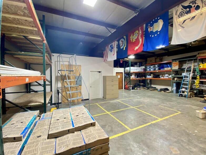 More Photos Of 400-460 Fame Rd, Dayton Light Distribution For Lease