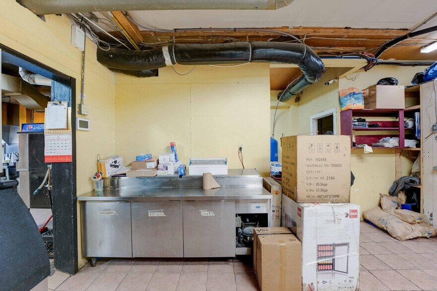 More Photos Of 231 St Paul St W, St Catharines General Retail For Sale