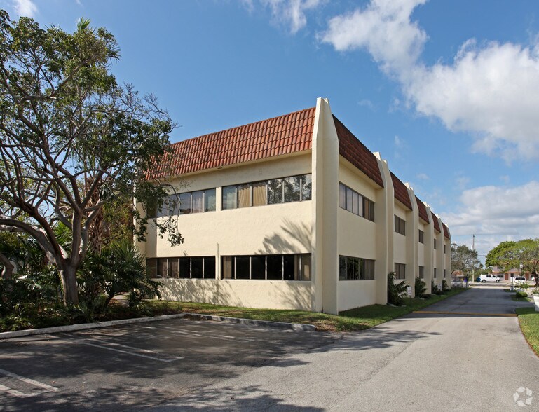 More Photos Of 1825 Forest Hill Blvd, West Palm Beach Medical For Lease