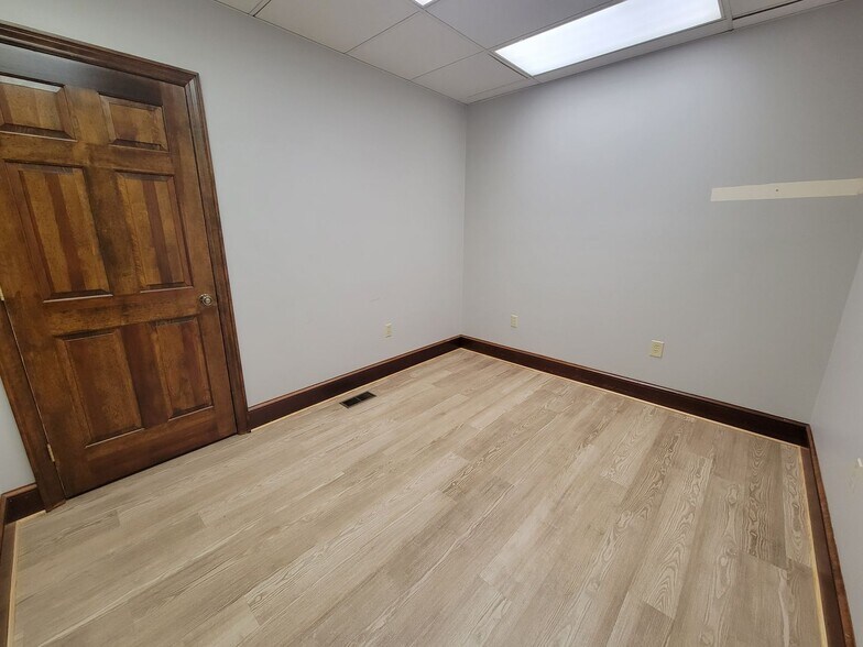 More Photos Of 215 Church St, Lenoir Office For Sale
