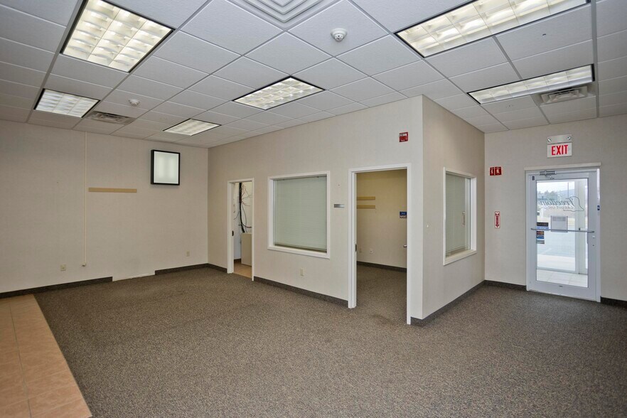 More Photos Of 422 Main St, Easthampton Freestanding For Lease