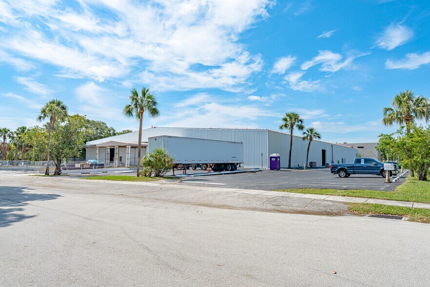 More Photos Of 198 Lock Rd, Deerfield Beach Warehouse For Lease